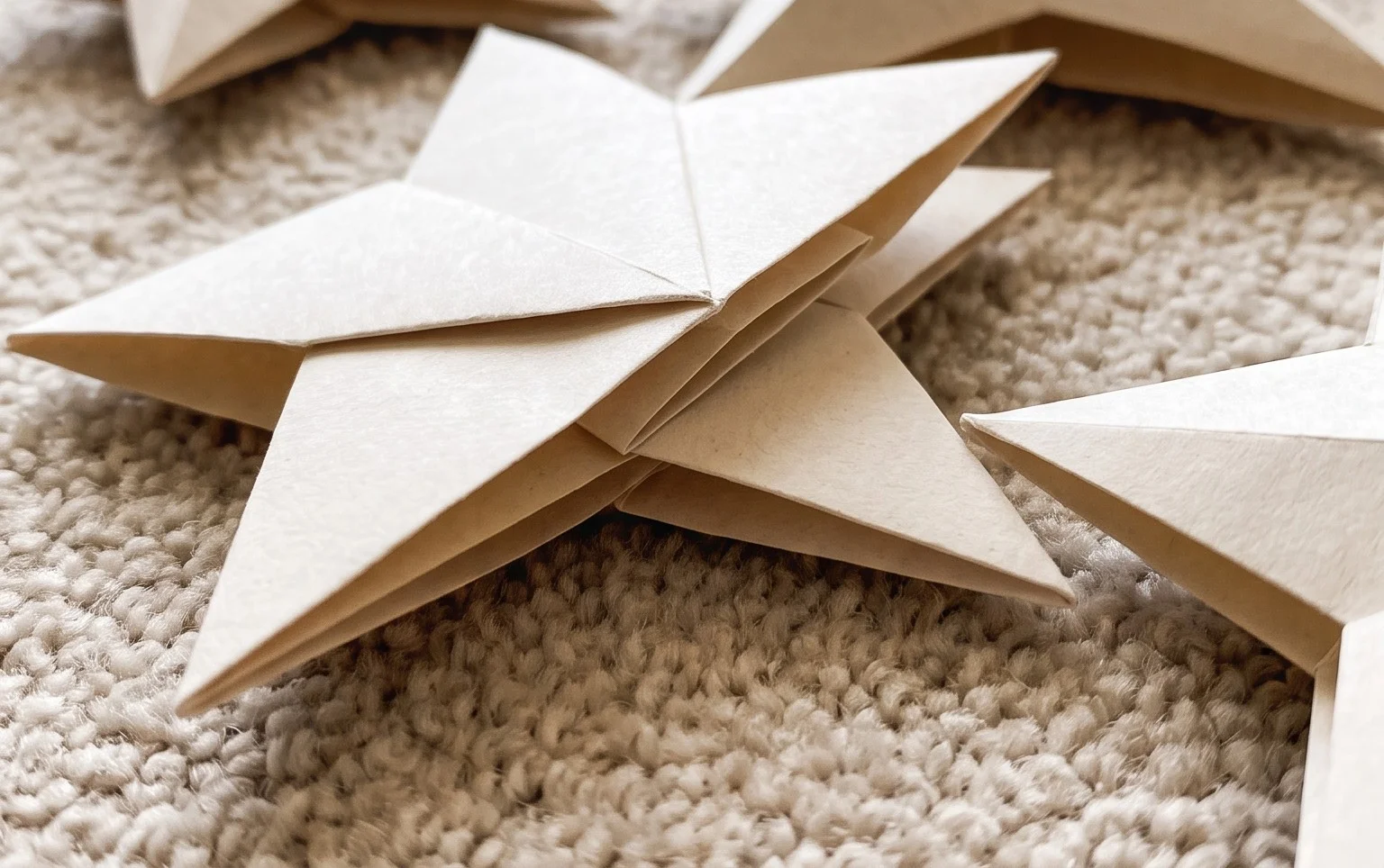 30+ DIY Paper Star Decorations Ideas & Tutorials